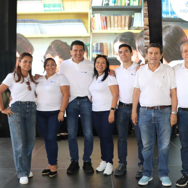 Fotografia de la alinza de acuarela y cajasan