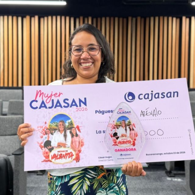 Katherine Arévalo, Mujer Cajasan 2026, transforma vidas a través de la educación