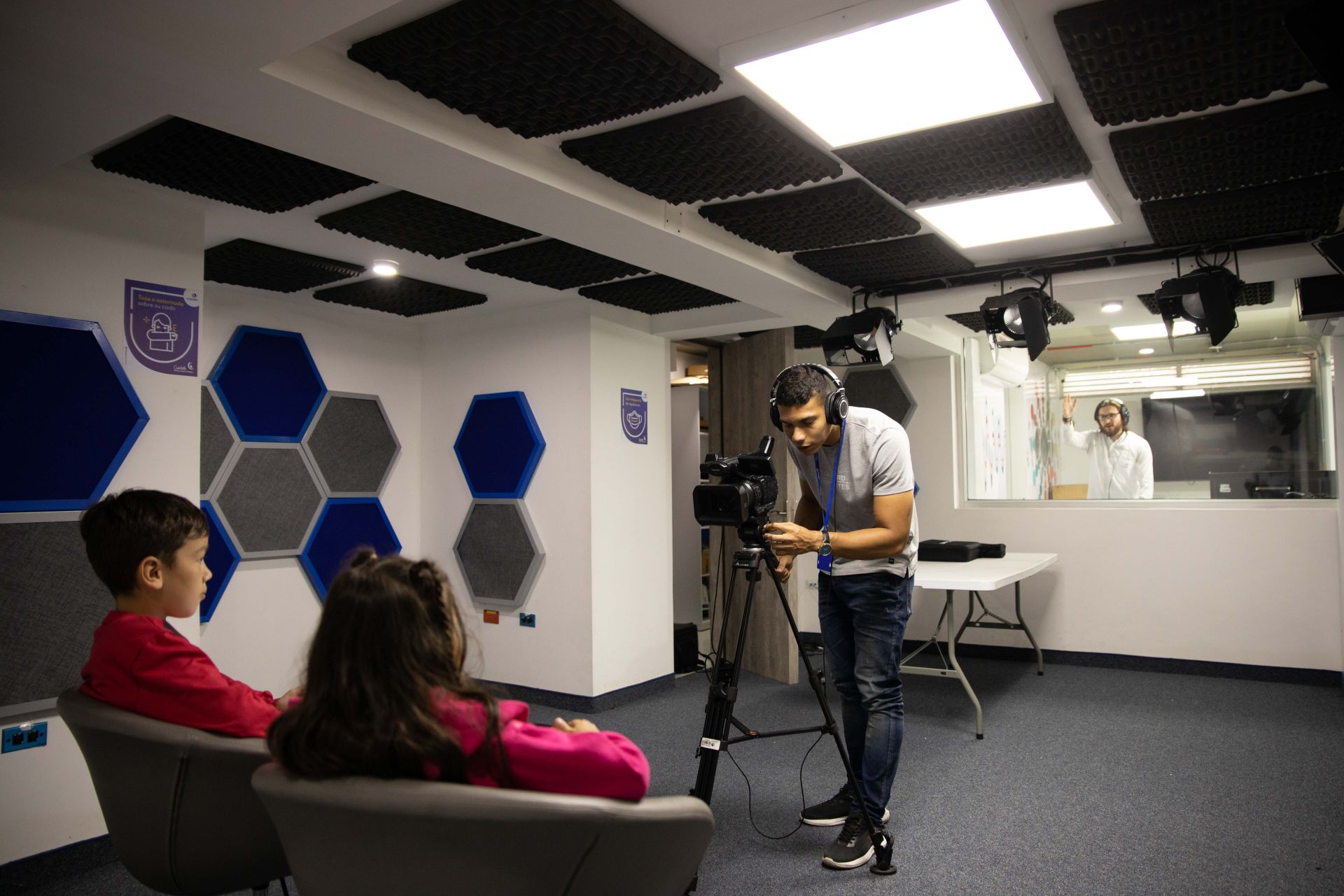 Sala de Grabación de Televisión - Bibioteca Cajasan