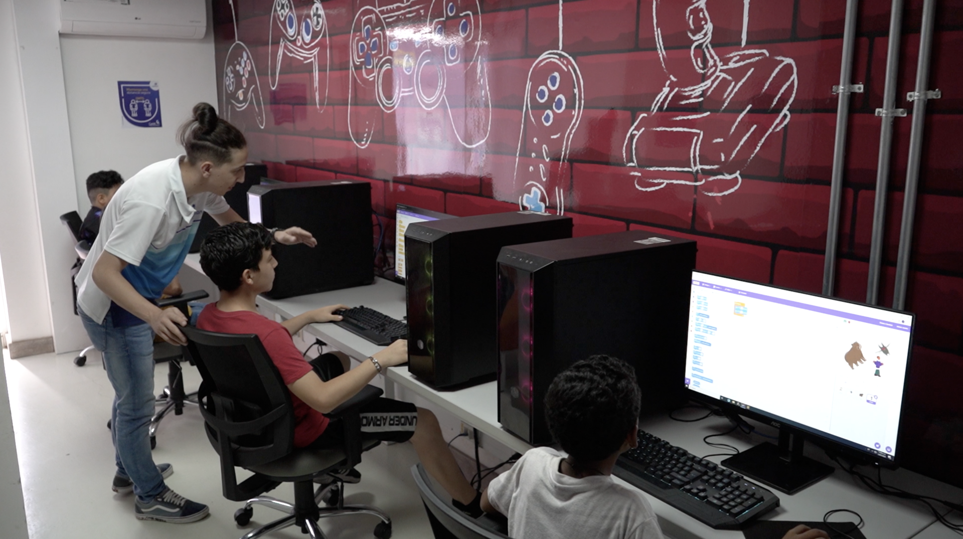 Sala de Video Juegos - Bibioteca Cajasan