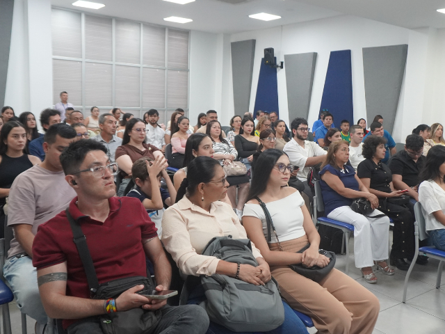 Familias durante entrega de subsidios Cajasan