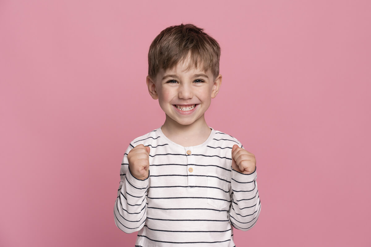 imagen de niño feliz en actividad de cajasan