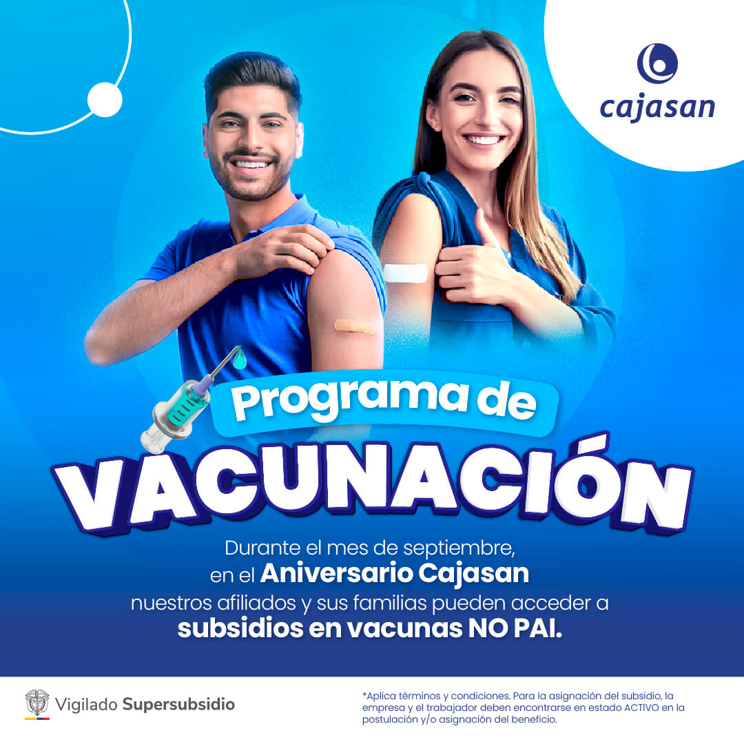 Hombre y mujer sonrientes mostrando el brazo vacunado en la campaña de vacunación de Cajasan con subsidios en vacunas no PAI durante septiembre.