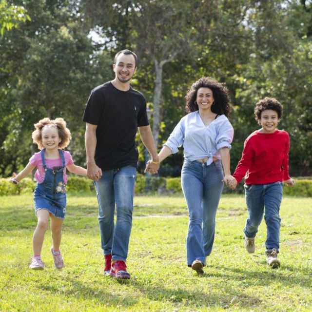 Fotografía de personas sonriendo