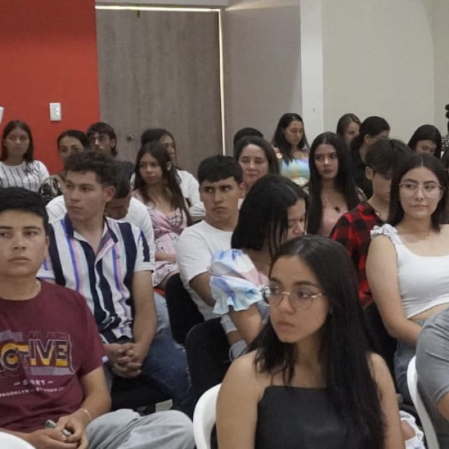 Fotografia de gente en capacitación