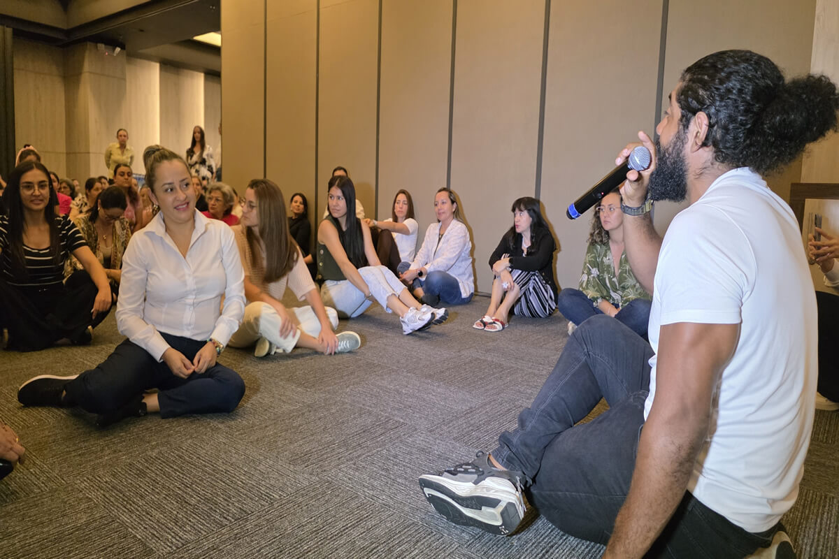mujeres en taller cajasan