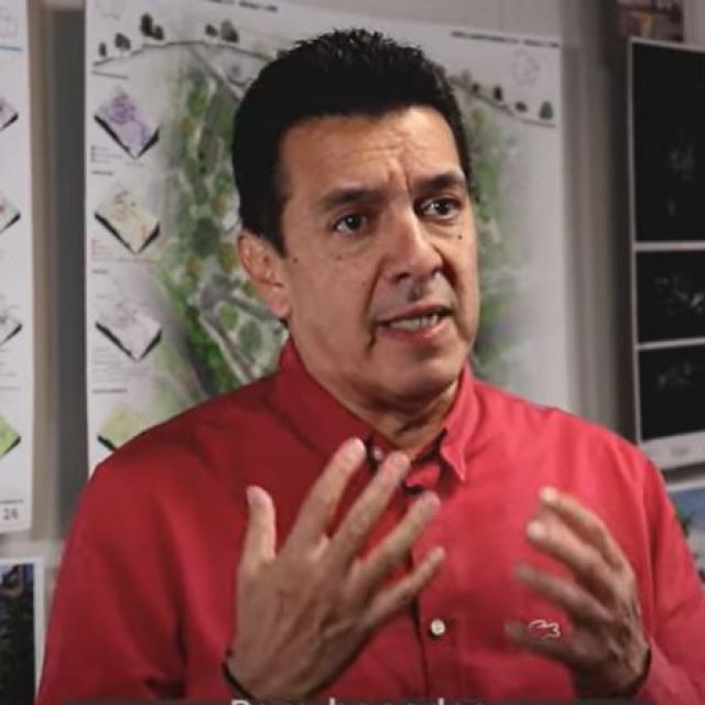 Persona siendo entrevistada