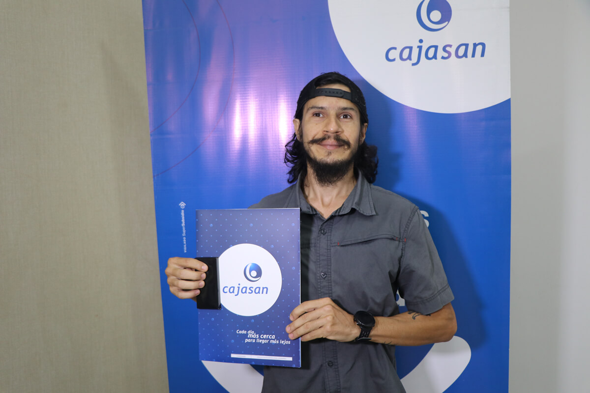 Fotografia 18 personas con subsidio de vivienda con Cajasan