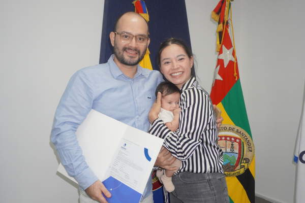 Directivos Cajasan en entrega de subsidios