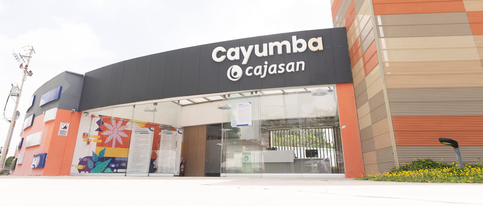 Fachada principal del Centro Recreacional Cayumba de Cajasan en Sabana de Torres, un moderno espacio para el bienestar, la recreación y el servicio a las familias santandereanas