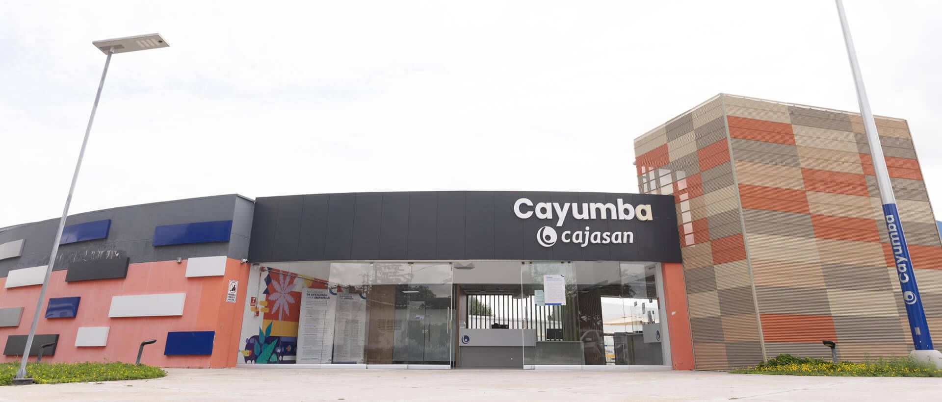Fachada principal del Centro Recreacional Cayumba de Cajasan en Sabana de Torres, un moderno espacio para el bienestar, la recreación y el servicio a las familias santandereanas