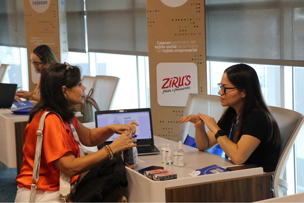 imagen de empresarios impulsando el crecimiento