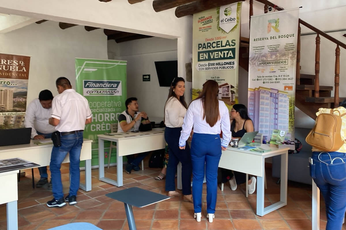 imagen de empresarios impulsando el crecimiento