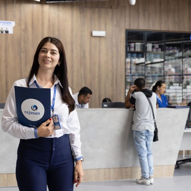 Asesora Cajasan brinda atención personalizada en la nueva sede de San Gil