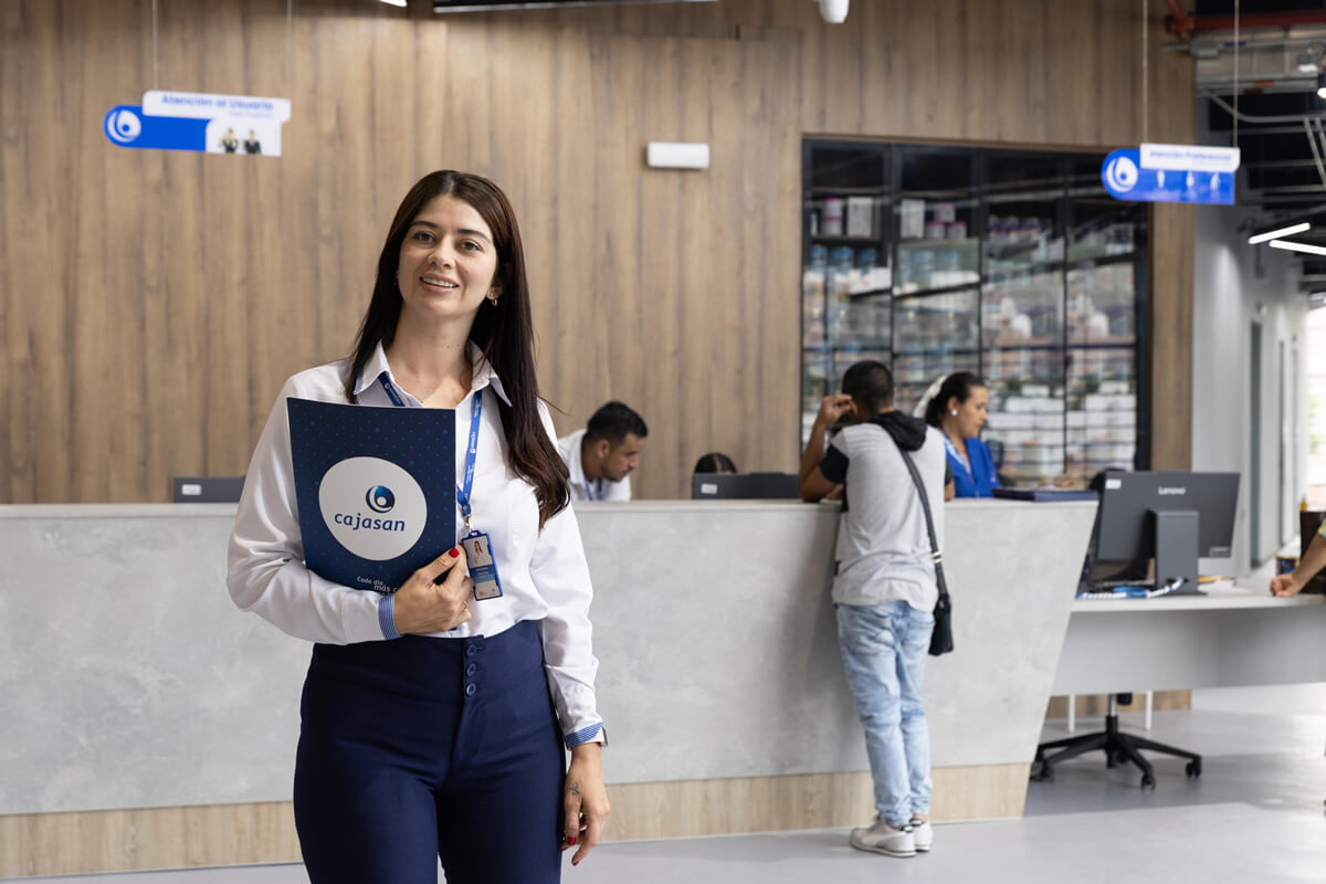 Asesora Cajasan brinda atención personalizada en la nueva sede de San Gil